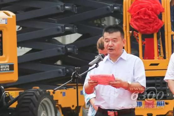 徐工消防總經理、黨委書記李前進在交付儀式上講話