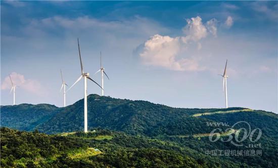藍天白云下的神仙嶺風電場