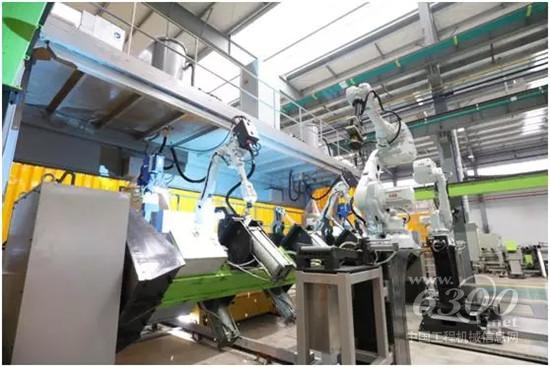 中聯重科塔機智能工廠里的工業機器人