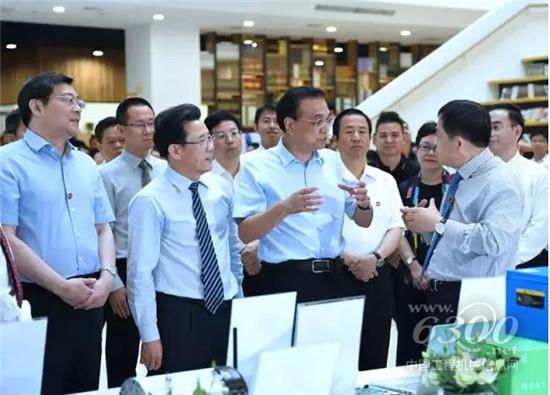 李克強總理詢問三一工業互聯網發展情況