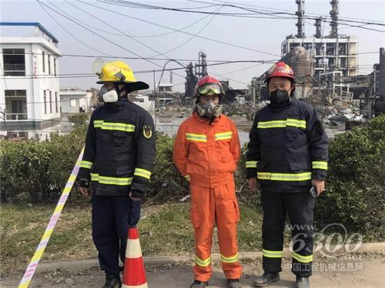 救援分隊成員深入事故現場