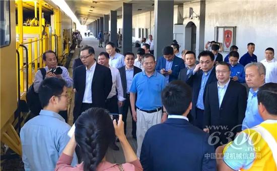 參訪卡特彼勒代理商