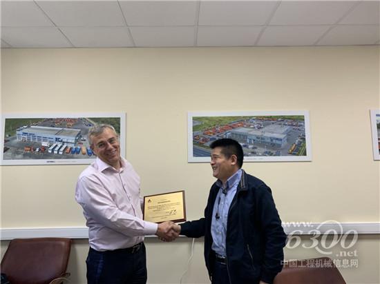 山東臨工總裁于孟生視察俄羅斯市場