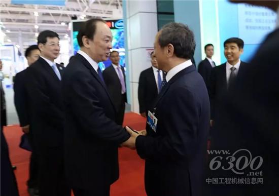 參觀“數字中國”徐工漢云工業互聯網平臺展區