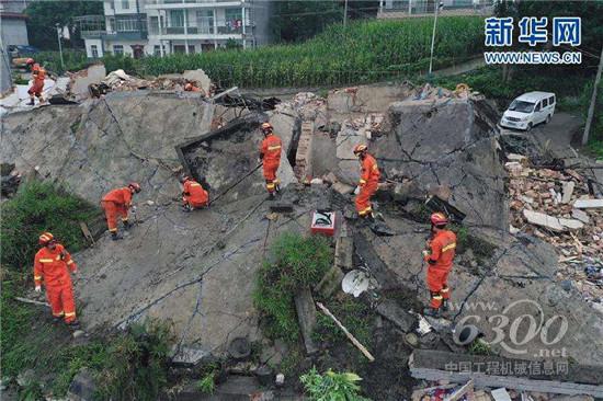 山東臨工積極參與長寧地震救援