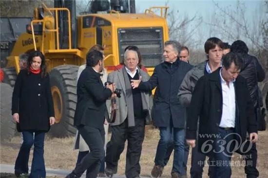阿根廷總統馬克里親身體驗柳工裝載機