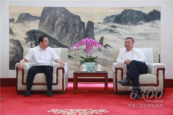 周鐵根、宋志平見證中國建材集團與徐工集團簽署戰略合作協議