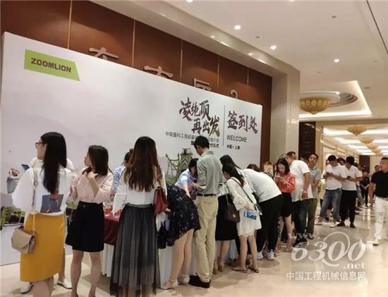 中聯重科工程起重機七大新品發布會暨上海區域交付儀式