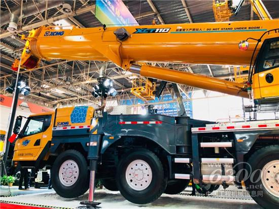 徐工“G一代領航版”起重機壓陣北京國際工程機械展