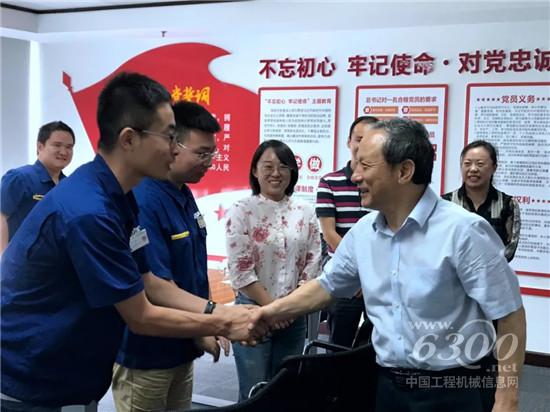 王民慰問中秋節加班一線技術人員