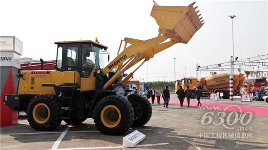 山推攜多款設(shè)備亮相巴基斯坦卡拉奇國(guó)際工程機(jī)械展