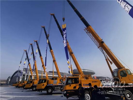 新疆市場斬獲近兩億元起重機大單