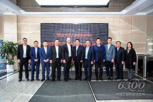 斯凱孚總裁兼首席執行官Rickard Gustafson（左五），南高齒集團總裁胡吉春（右六）及雙方高層團隊合影