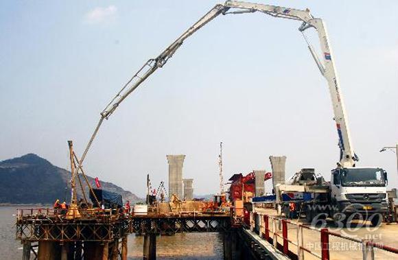 浙江臺(tái)州玉環(huán)吊船灣建起海上高速橋