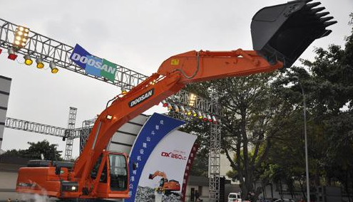 斗山DX260LC挖掘機