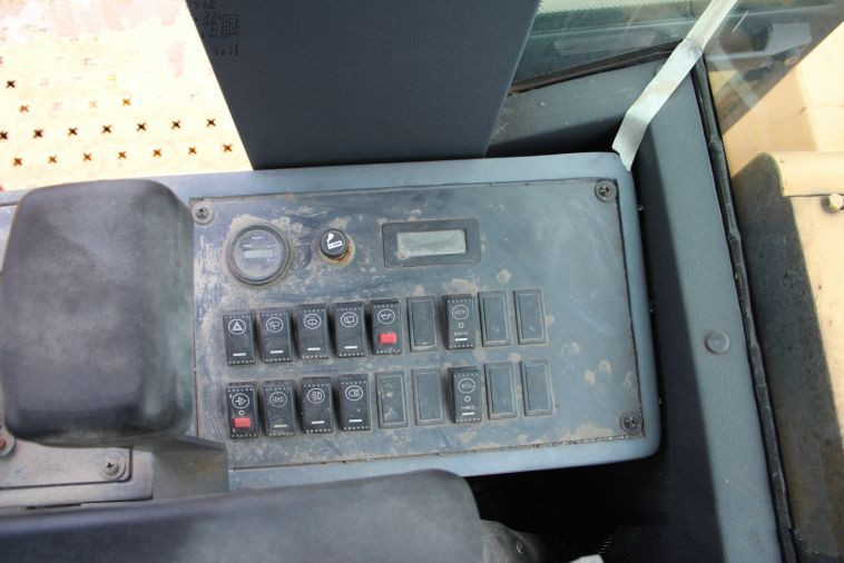 柳工CLG888輪式裝載機
