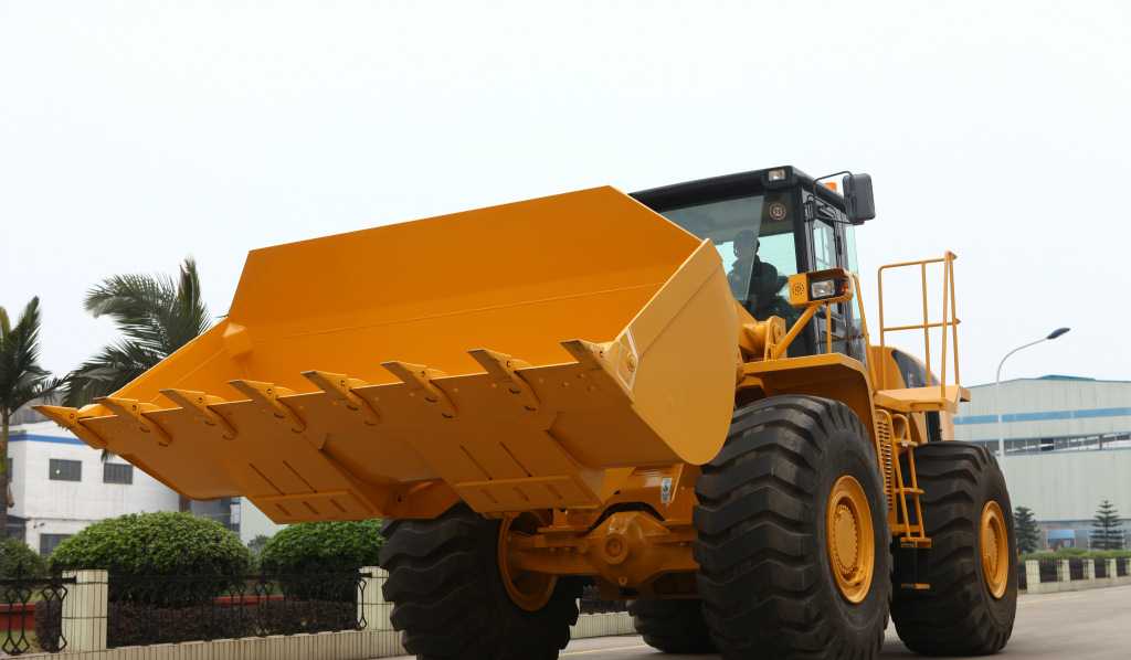 柳工CLG888輪式裝載機