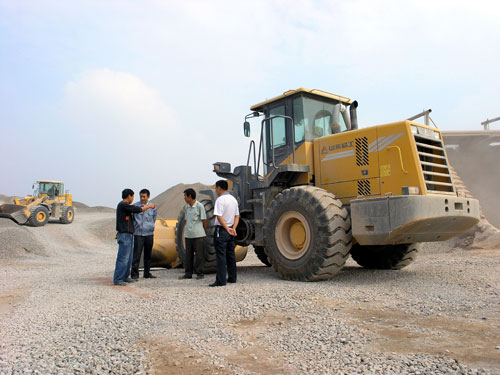 山東臨工LG953N5噸級(jí)輪式裝載機(jī)