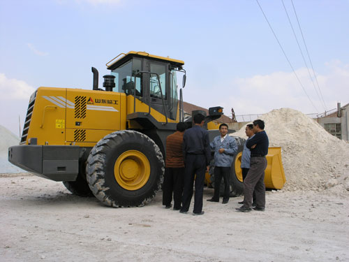山東臨工LG953N5噸級(jí)輪式裝載機(jī)