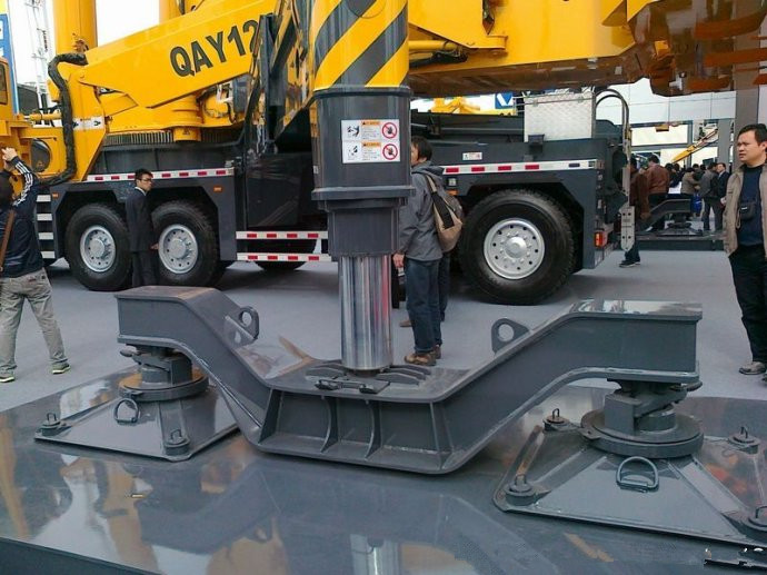 徐工QAY1200全路面汽車(chē)起重機(jī)