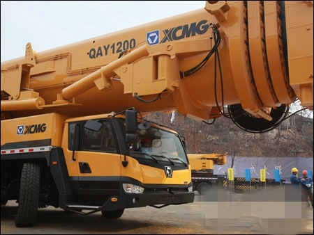 徐工QAY1200全路面汽車(chē)起重機(jī)