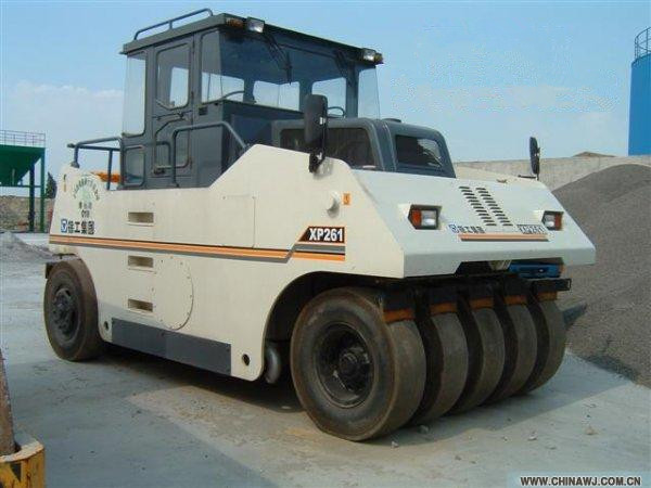 徐工XP261輪胎壓路機