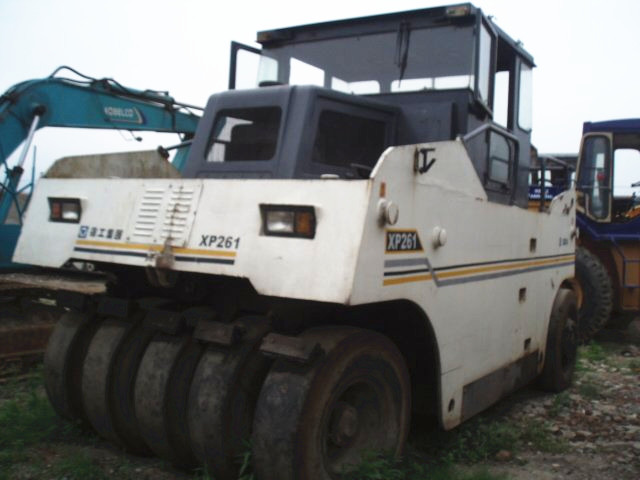 徐工XP261輪胎壓路機