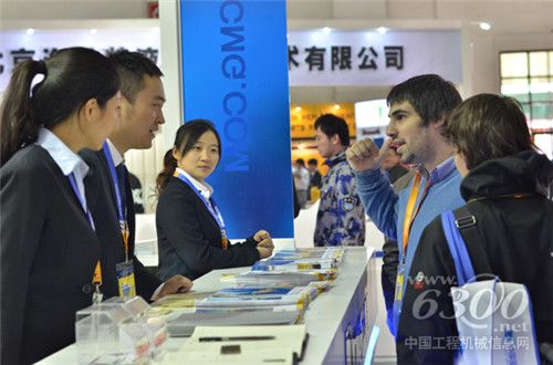 徐工多款新品登陸B(tài)ICES 2013北京展
