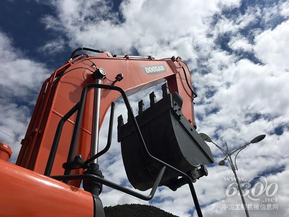 斗山9C系列新品發(fā)布會西藏站——DX220LC-9C
