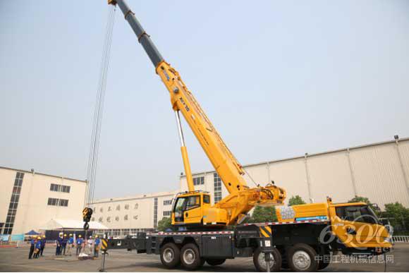 徐工XCT75汽車起重機
