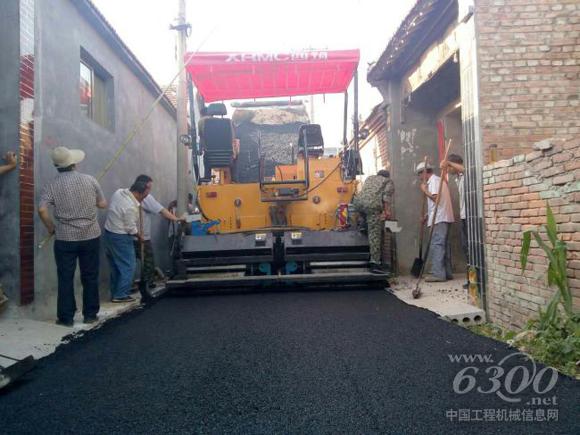 中交西筑兩臺LTU600型攤鋪機落戶云南