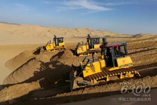 柳工推土機(jī)助力中國沙漠光伏建設(shè)