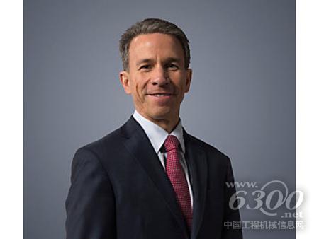 Jim Umpleby現(xiàn)任卡特彼勒集團(tuán)總裁，負(fù)責(zé)能源和交通事業(yè)部
