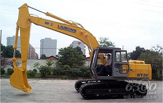 1996年自主研發20噸挖掘機WY20并推向市場
