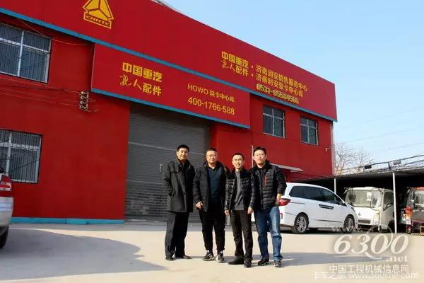 聚鑫專用車公司、輕卡銷售部魯北大區、配件中心庫、濟南潤安4S店領導合影