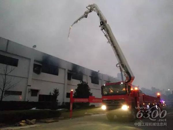 電池廠凌晨突發(fā)大火 三一“消防俠”全力救援