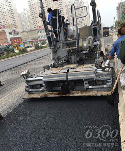 中交西筑LTDY180攤鋪機在甘肅西峰市環縣道路施工