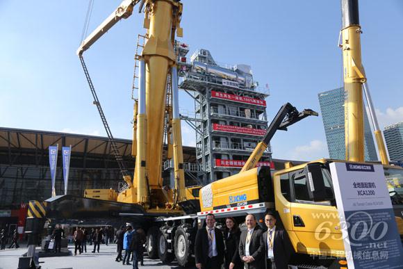 徐工起重機在<a href=http://news.d1cm.com/special/baumachina/ target=_blank>寶馬展</a>展示
