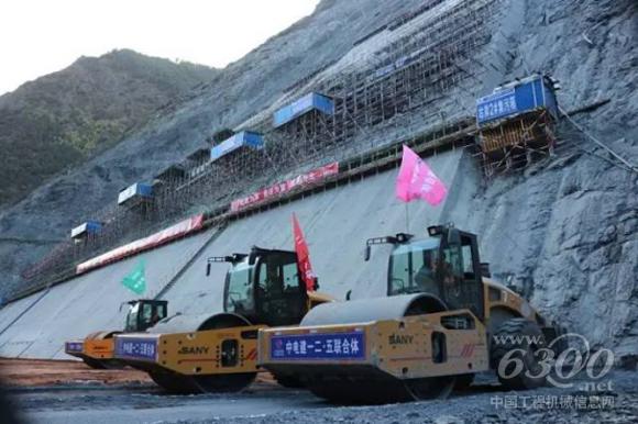 三一壓路機雅礱江兩河口水電站
