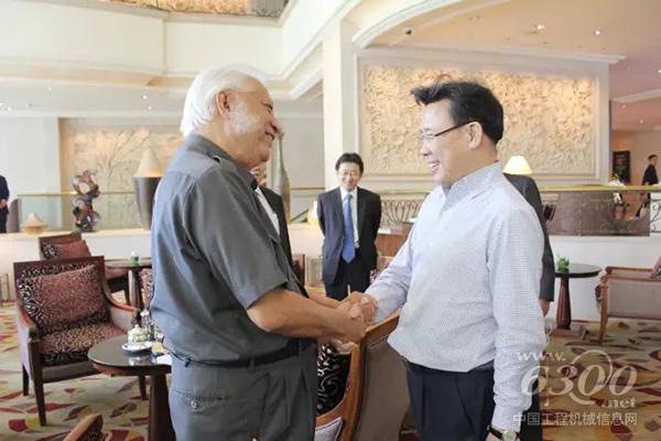 梁穩(wěn)根與印尼熊氏集團總裁熊德龍