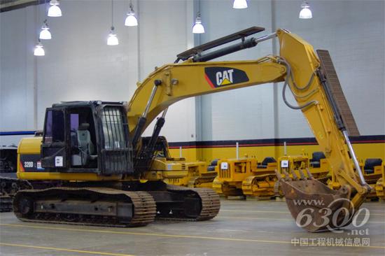 參演007：大破天幕殺機的Cat 320D L液壓挖掘機