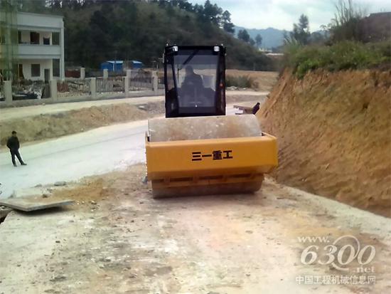 三一壓路機