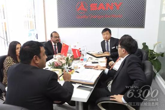 洽談業務的中東客戶代表團