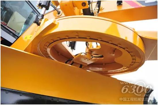 三一C8系列平地機作業裝置采用回轉支承結構 