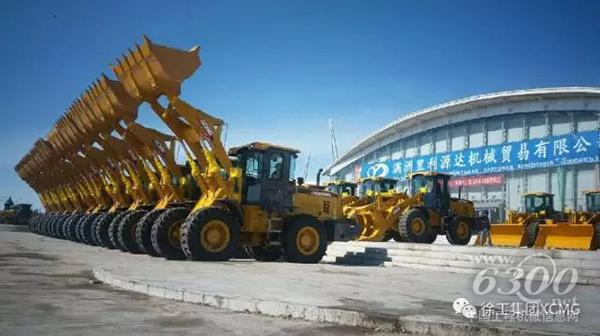 徐工百臺(tái)裝載機(jī)發(fā)往俄羅斯高寒地區(qū)