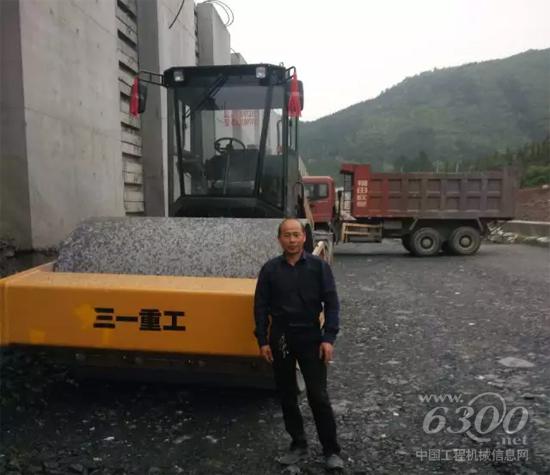 運籌帷幄身兼數職的壓路機老板梁強