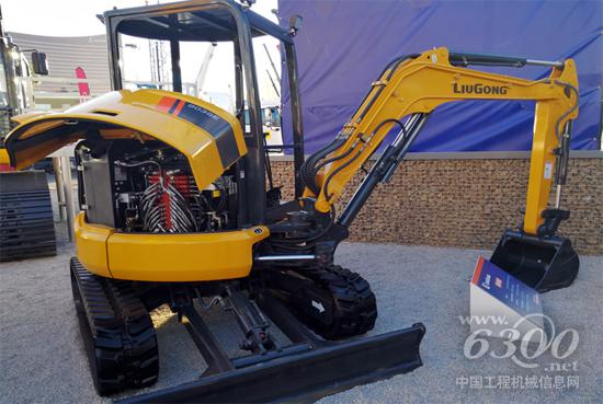 柳工CLG9035E微型挖掘機亮相拉斯維加斯