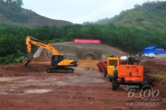 現代挖機助力中老鐵路隧道建設