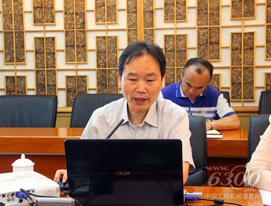 中國工程機械工業協會副秘書長王金星介紹四階段展區設置情況