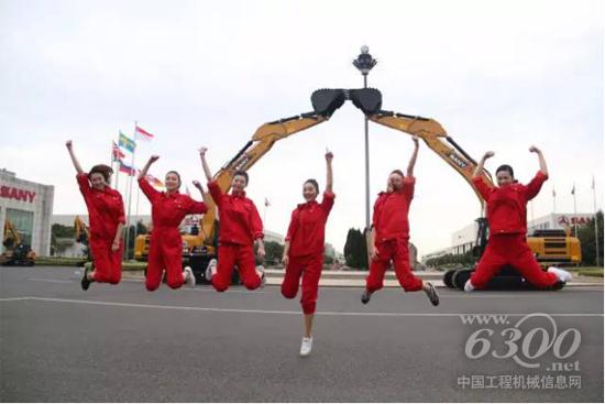 挖掘機與名模